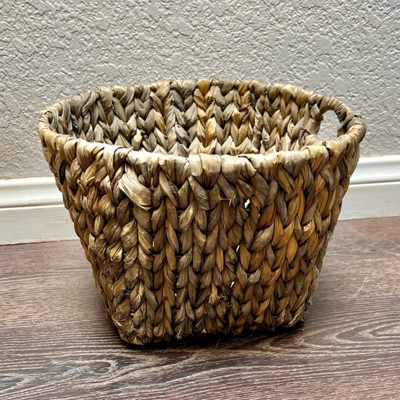 Vintage Heavy Duty Basket - Picture 1 of 2